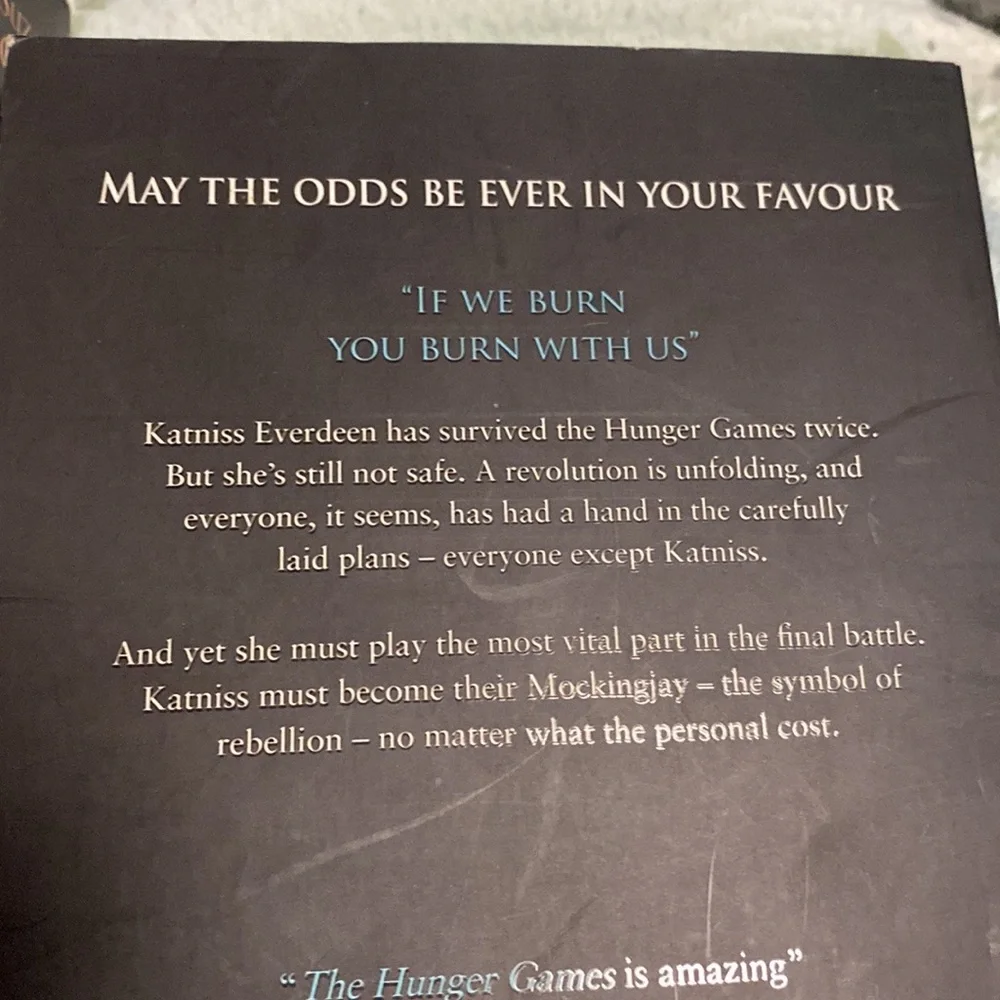 2x Suzanne Collins Novels The Hunger Games & Mockingjay - Picture 7 of 8